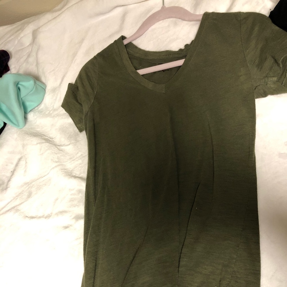 Green v-neck t-shirt short sleeve